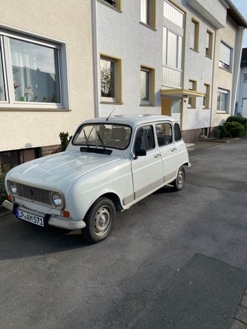 Lada Renault 4 gegen Lada Niva