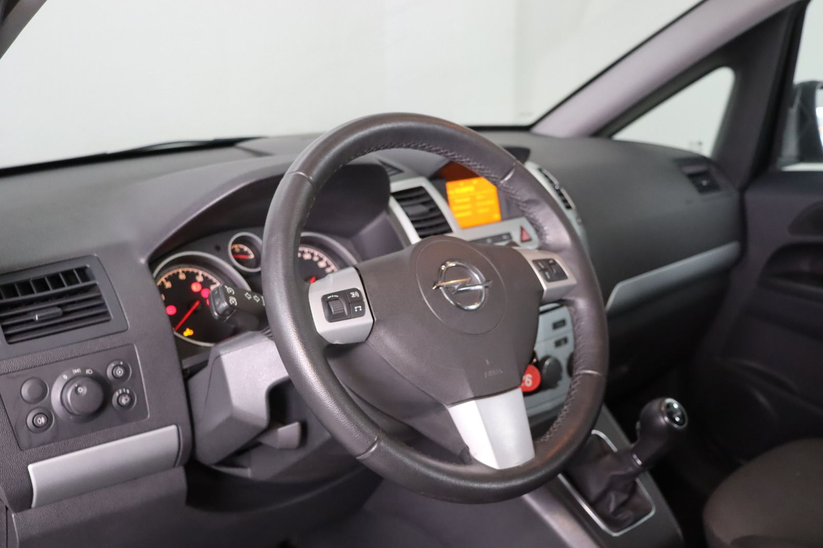 Fahrzeugabbildung Opel Zafira 1.8 * 7-Sitzer * PDC * 8-fach