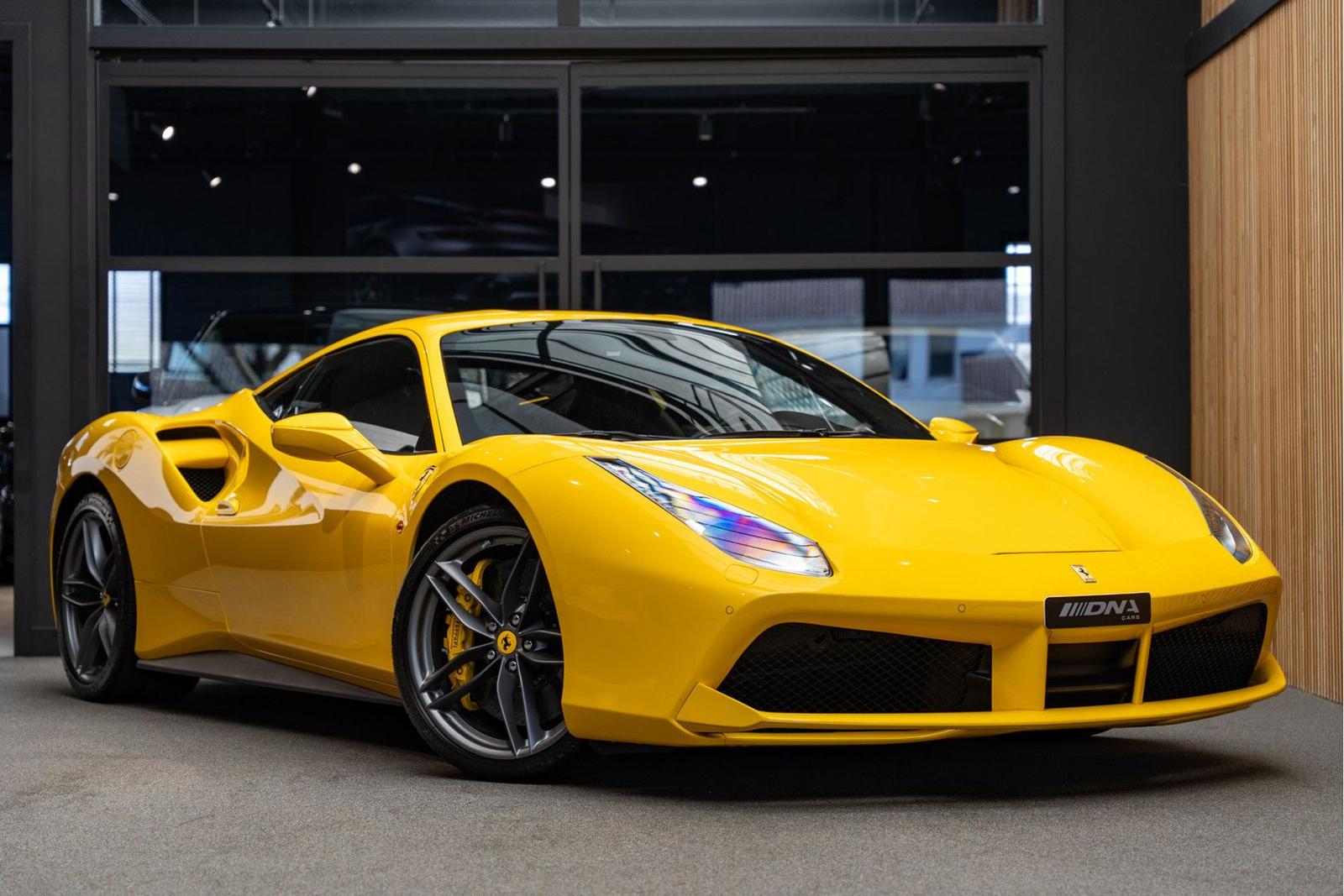 Ferrari 488 GTB 3.9 HELE Coupé Neu Zustand .