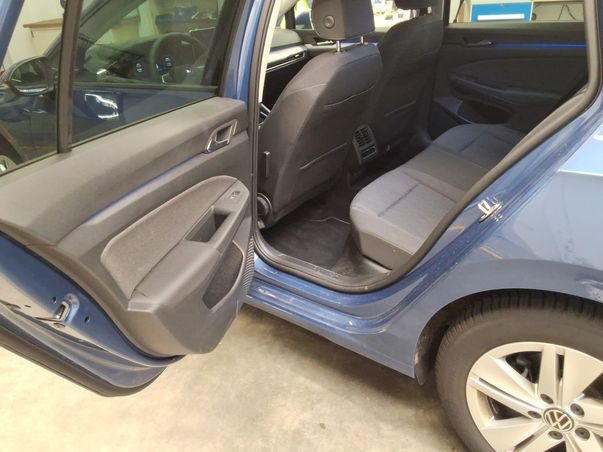 Fahrzeugabbildung Volkswagen Golf VIII Variant TSI Life LED Navi AID ACC RFK
