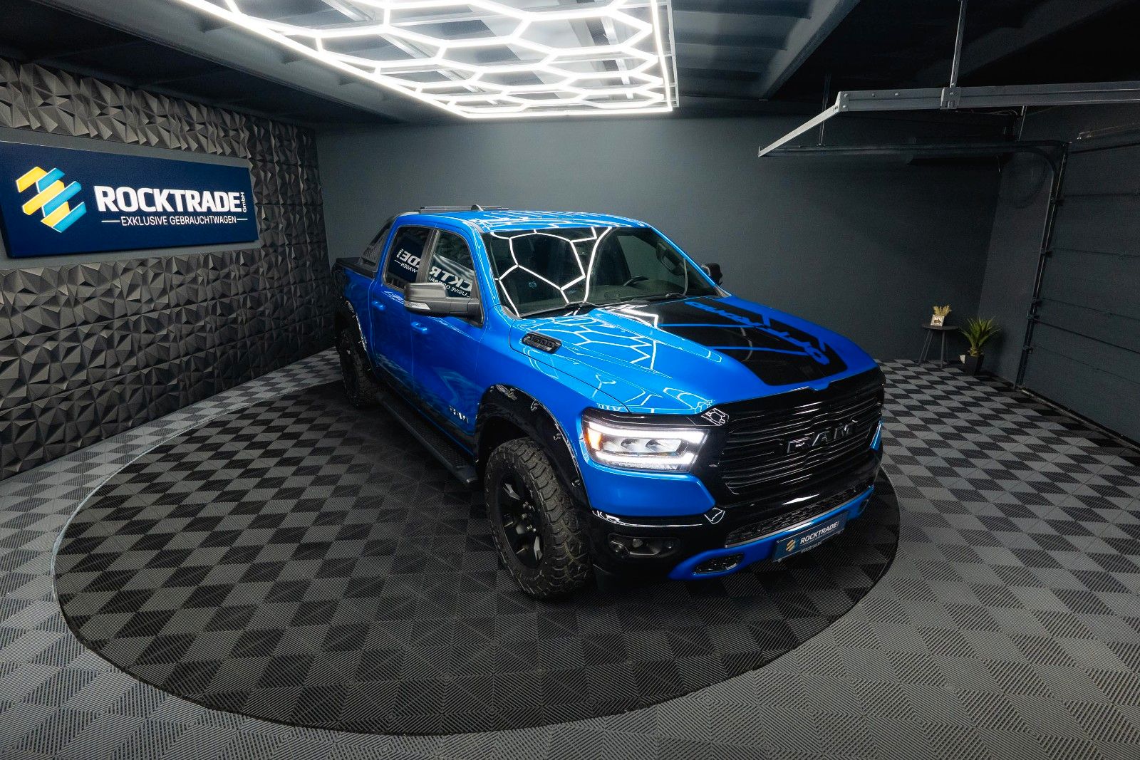 Fahrzeugabbildung Dodge RAM 5.7 V8 HEMI 4x4 OFFROAD Night-Paket *LED*