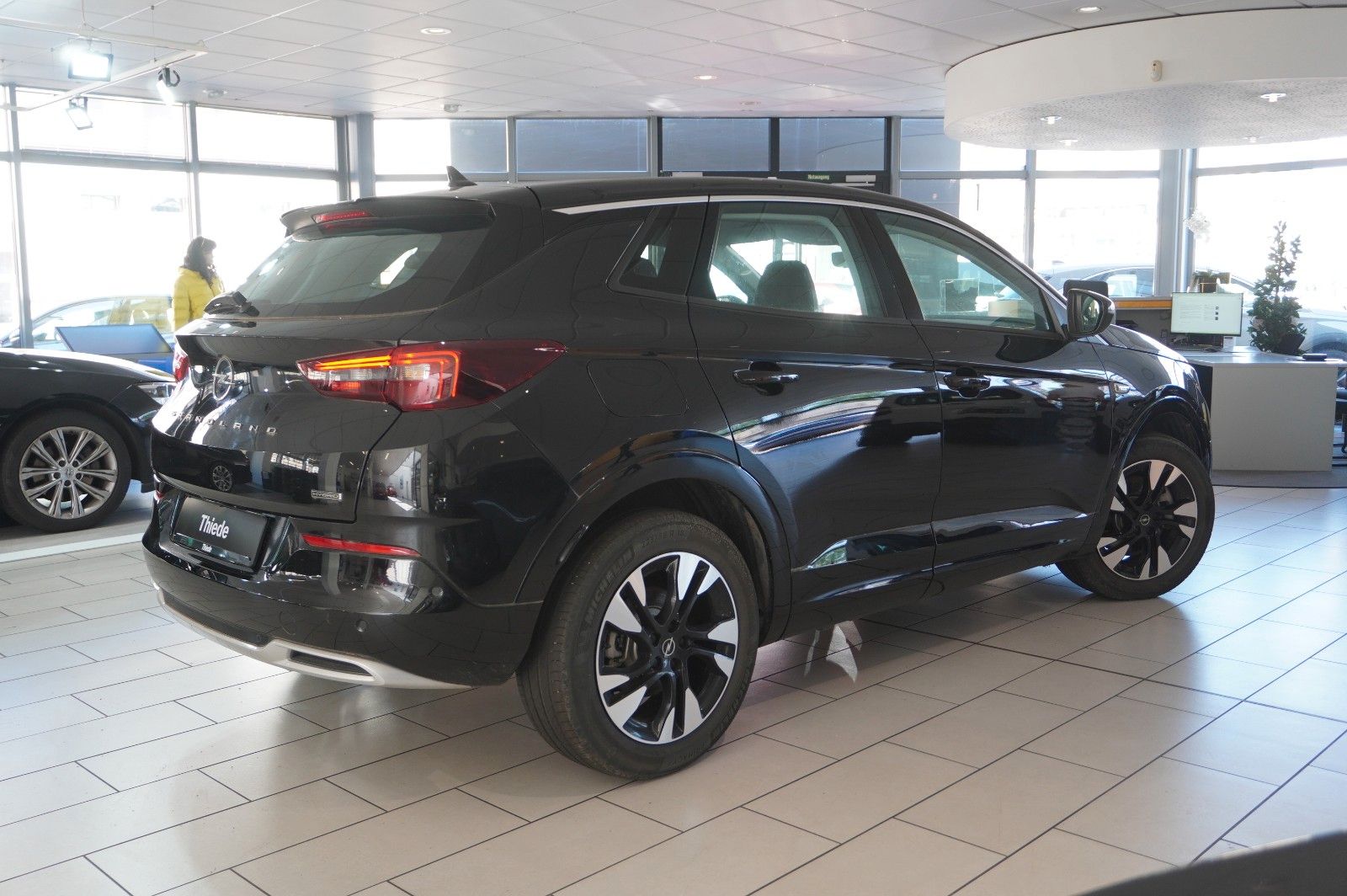 Fahrzeugabbildung Opel Grandland (X) 1.6T EDITION HYBRID NAVI/LED/VIRT.