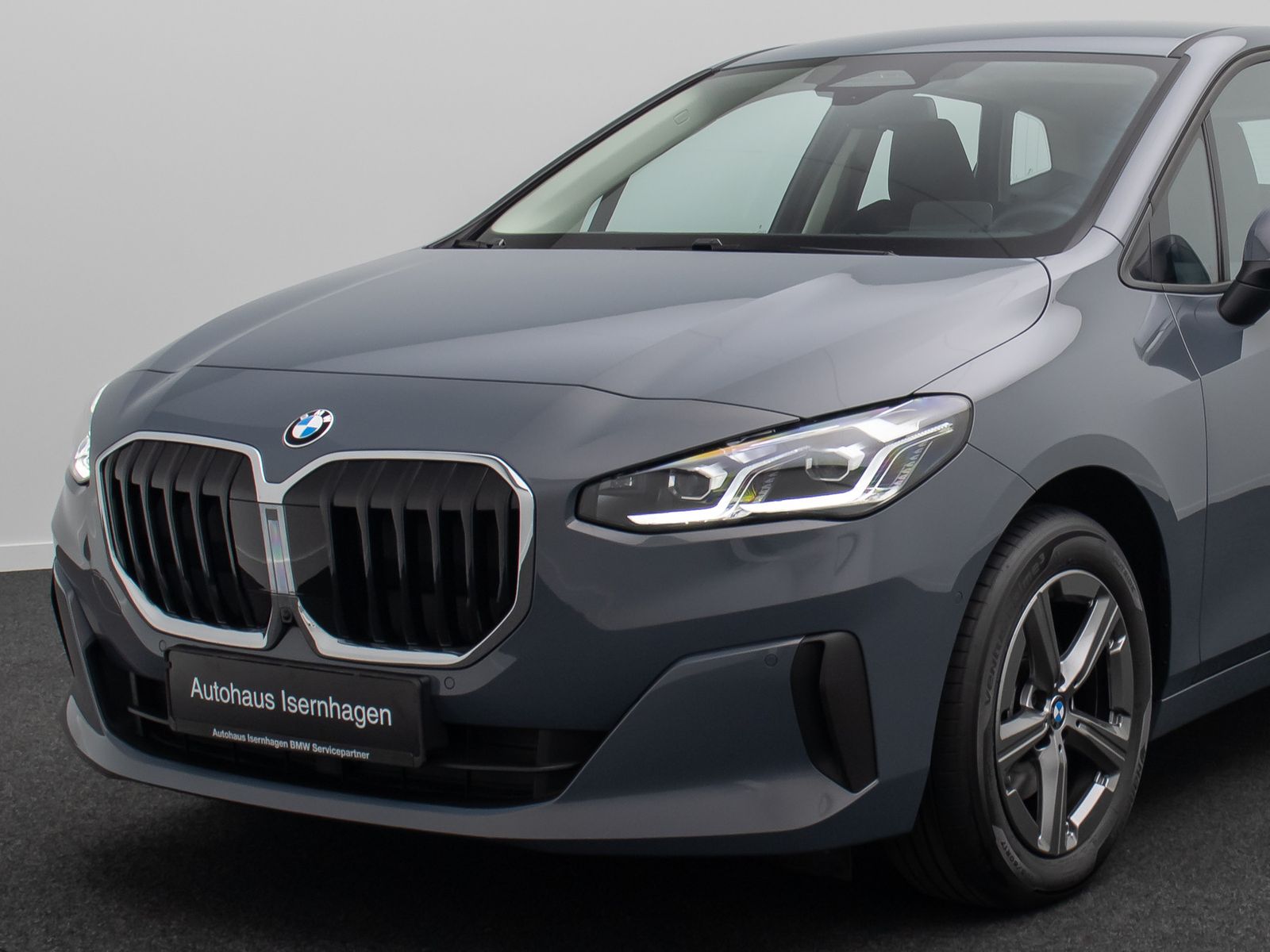 Fahrzeugabbildung BMW 220i Active Tourer Sport HUD 360&deg; AHK DAB Leder
