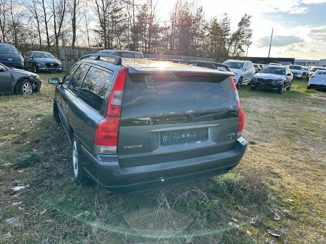 Fahrzeugabbildung Volvo V70 2.4 D5 Comfort Unfall