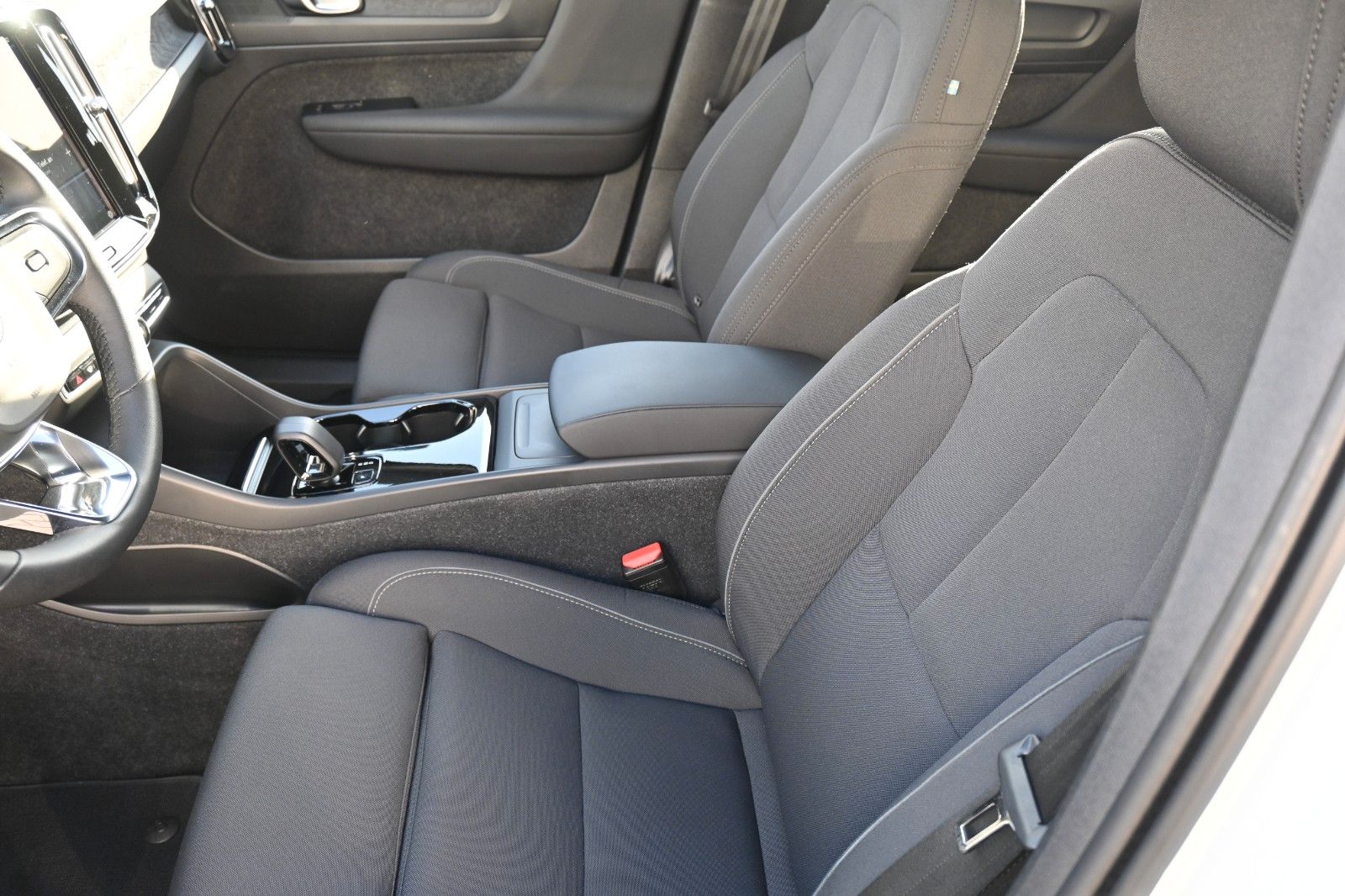 Fahrzeugabbildung Volvo XC40 BEV Core 2WD Single Motor