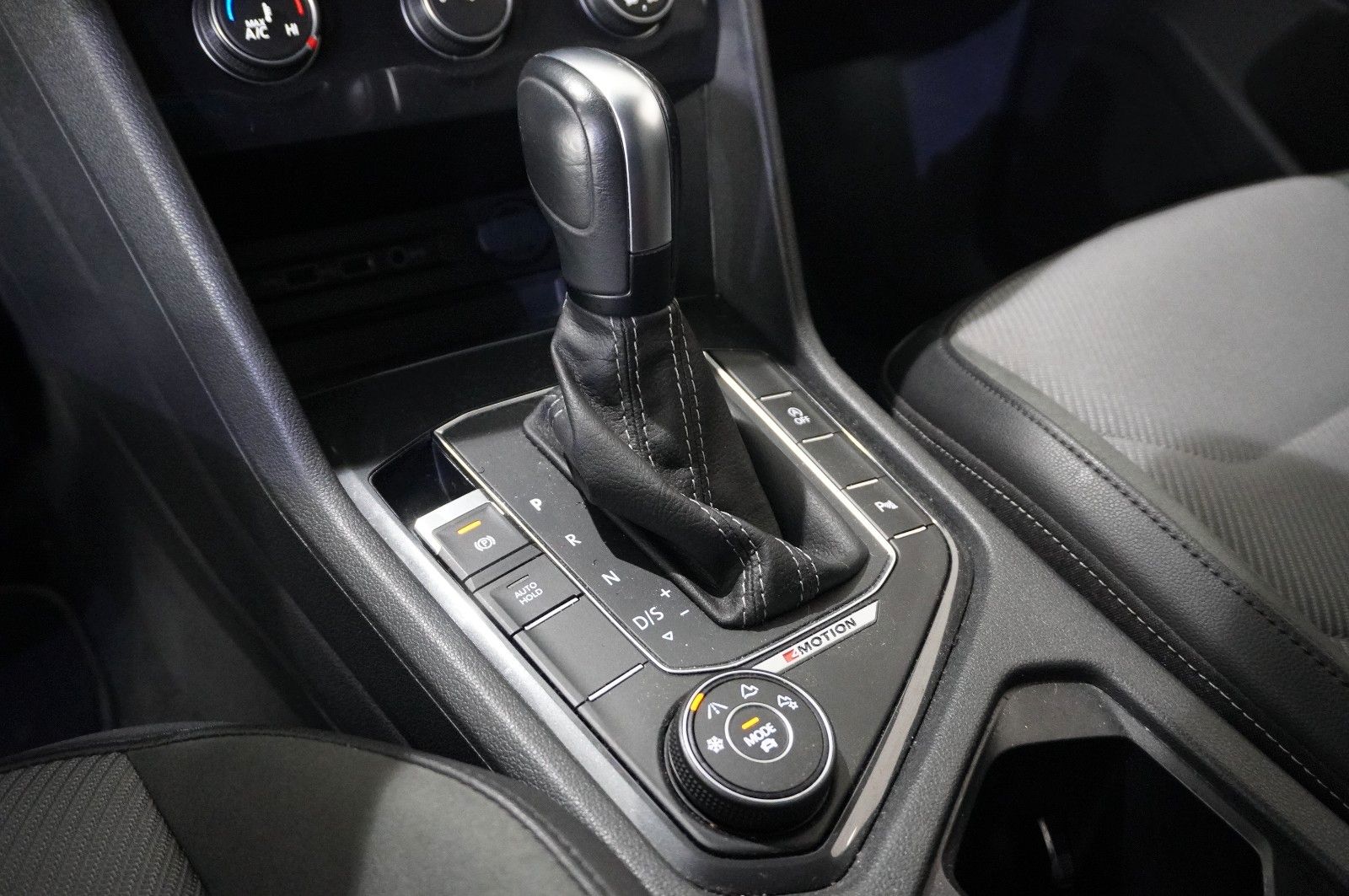 Fahrzeugabbildung Volkswagen Tiguan Allspace 2.0D R-LINE 4M NAVI/SH/SPORT/AHK