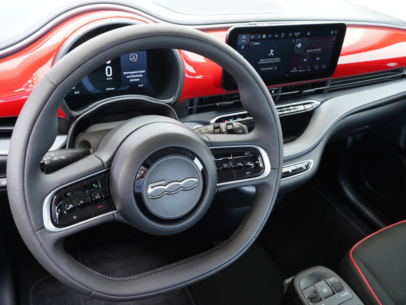 Fahrzeugabbildung Fiat 500e Red 70KW/23,8kWh/DC-LADEN/KAMERA