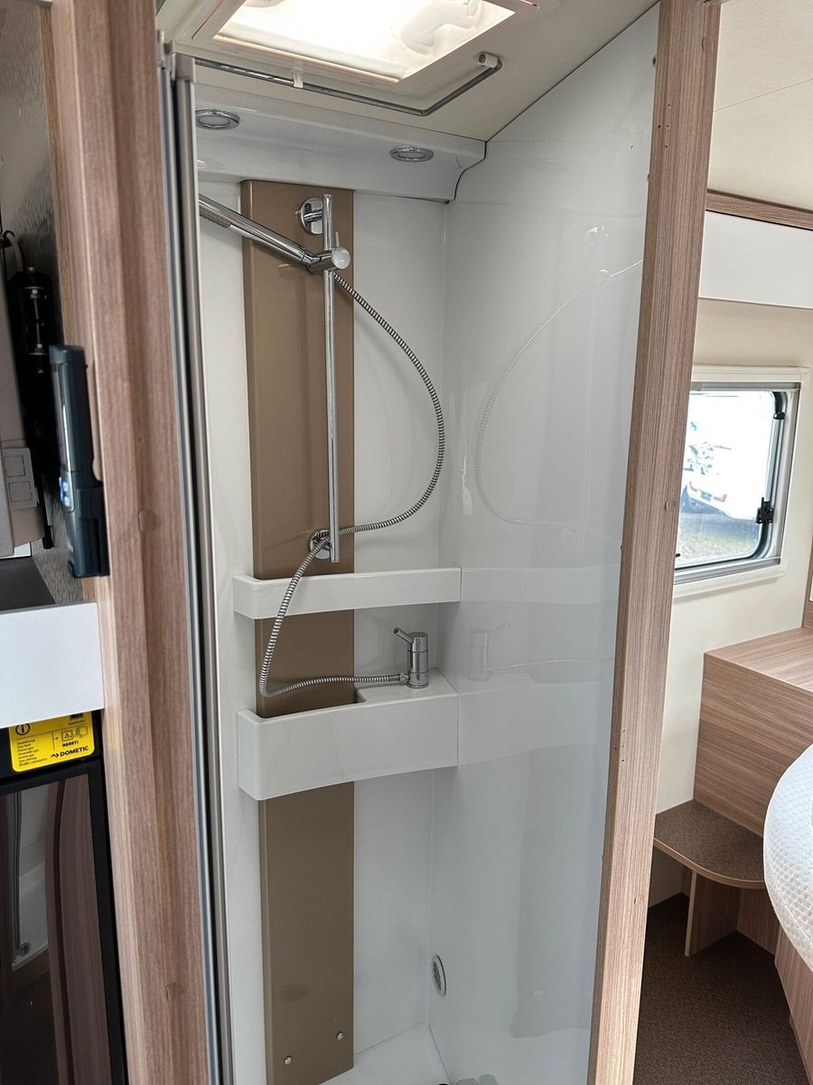 Fahrzeugabbildung Bürstner Ixeo I 736 H  SAT,Solar,Dachklimaanlage,RK