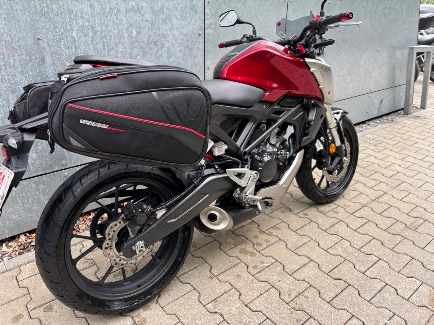 Fahrzeugabbildung Honda CB 125 R, Koffer, Windschild