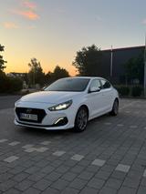 Hyundai Top gepflegter Hyundai i30 Fastback Automatik  - Hyundai i30: Standheizung