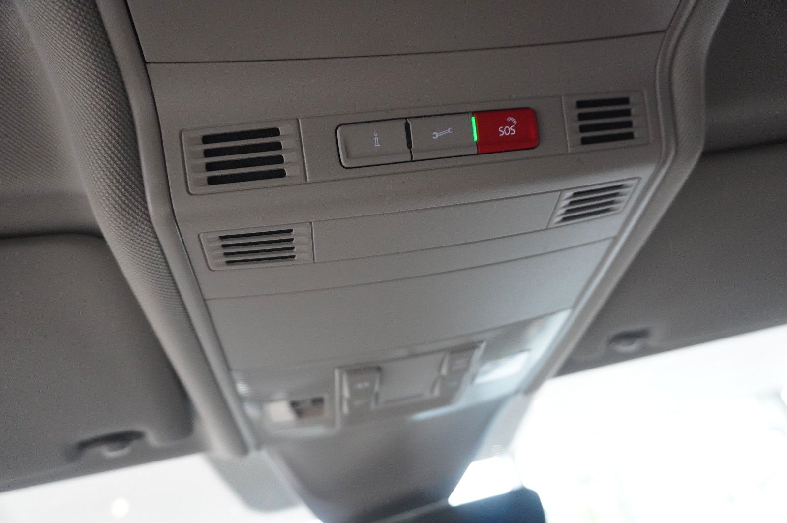 Fahrzeugabbildung Volkswagen Tiguan Allspace 2.0D 4M R-LINE 7-SITZER NAVI/AHK