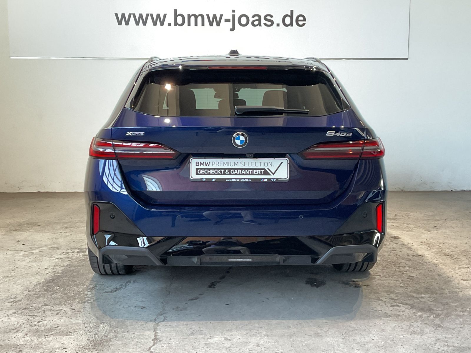 Fahrzeugeinzelansicht 18 Fahrzeugabbildung BMW 540d xDrive Touring M Sportpaket AHK