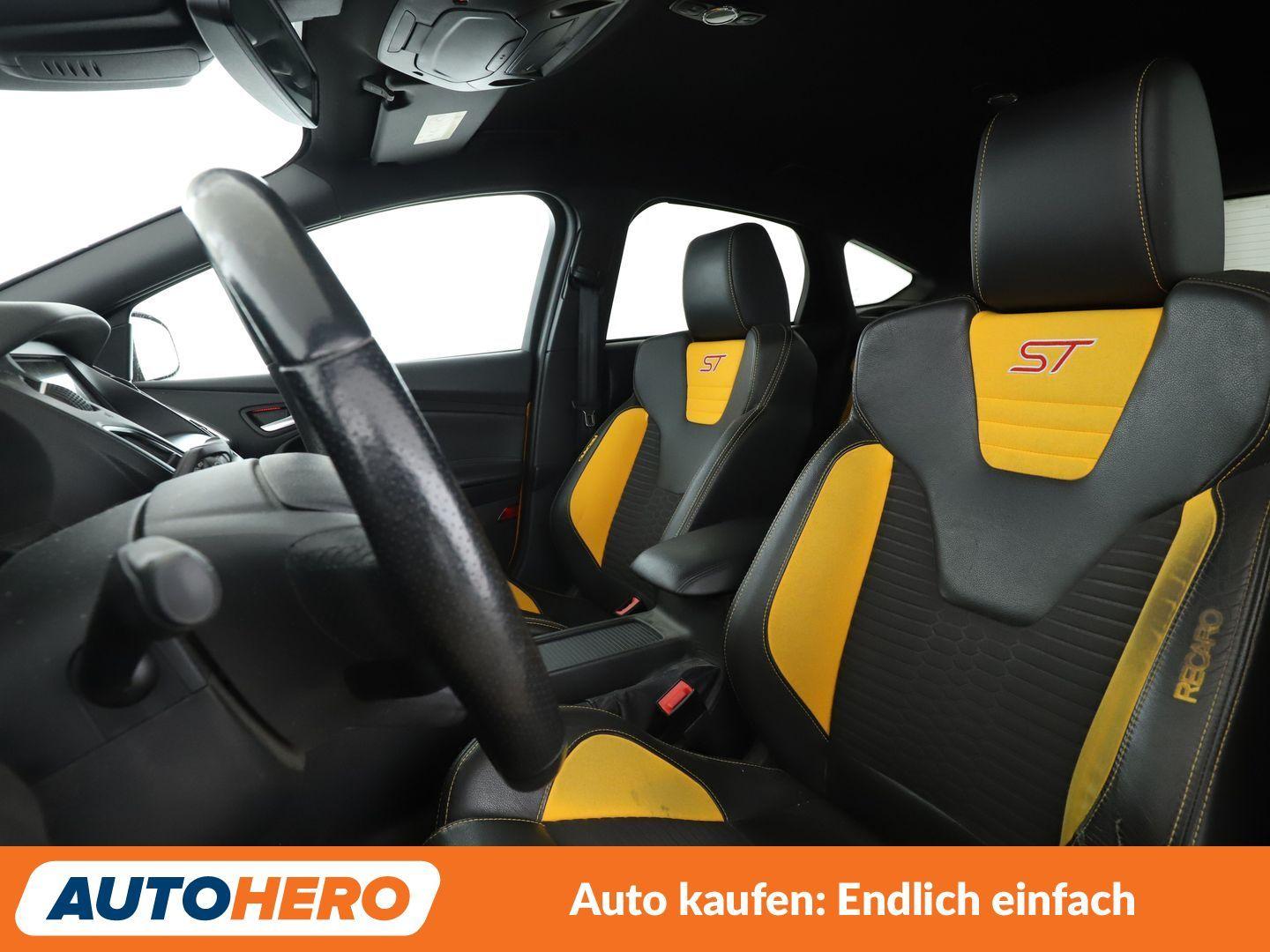 Ford Focus 2.0 EcoBoost ST *NAVI*XENON*TEMPO*PDC*SHZ*