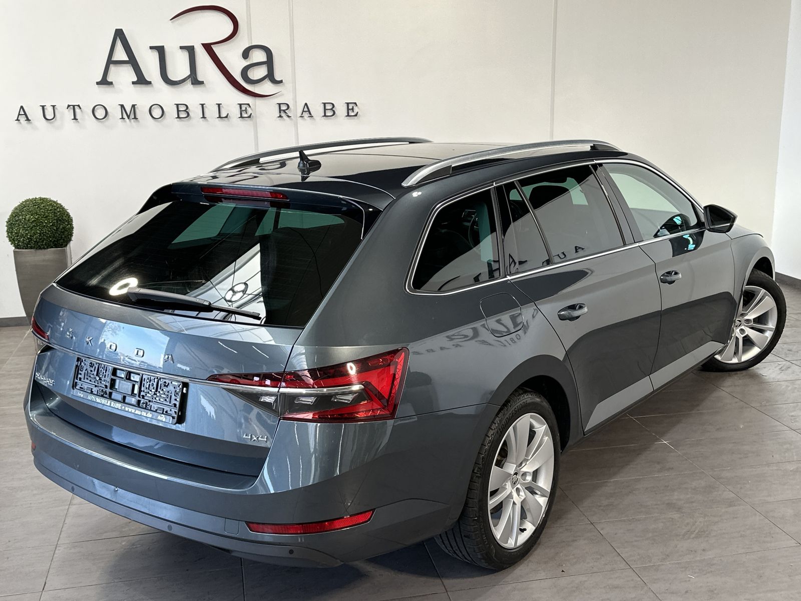 Fahrzeugabbildung SKODA Superb Combi 2.0 TDI DSG 4x4 NAV+LED+VCOCK+PANO