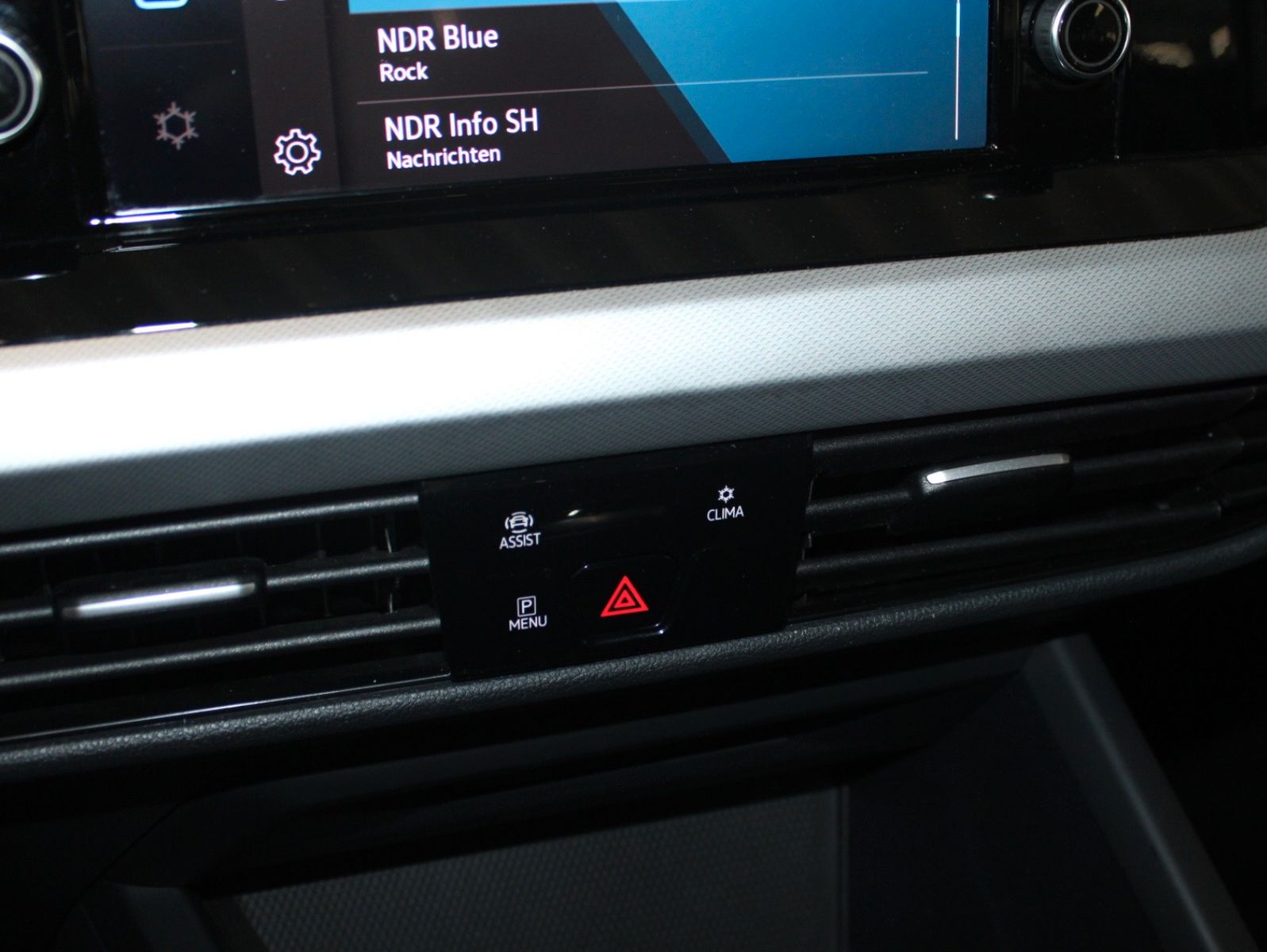Fahrzeugabbildung Volkswagen Golf 1.0 TSI OPF LED PDC Allwetter WinterPaket