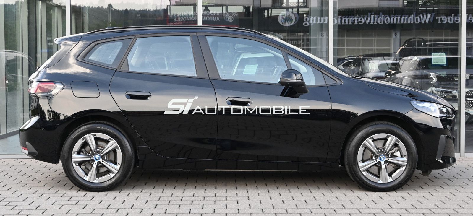 Fahrzeugabbildung BMW 230e xDr. Active Tourer °AHK°HUD°8-FACH ALU°360°
