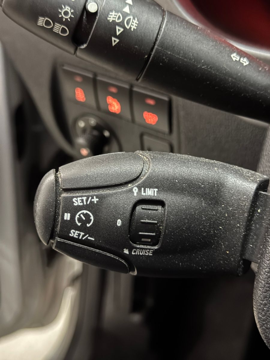 Fahrzeugabbildung Peugeot Partner Tepee 1.6 HDI ALLURE PDC SHZ KLIMA 2HAND