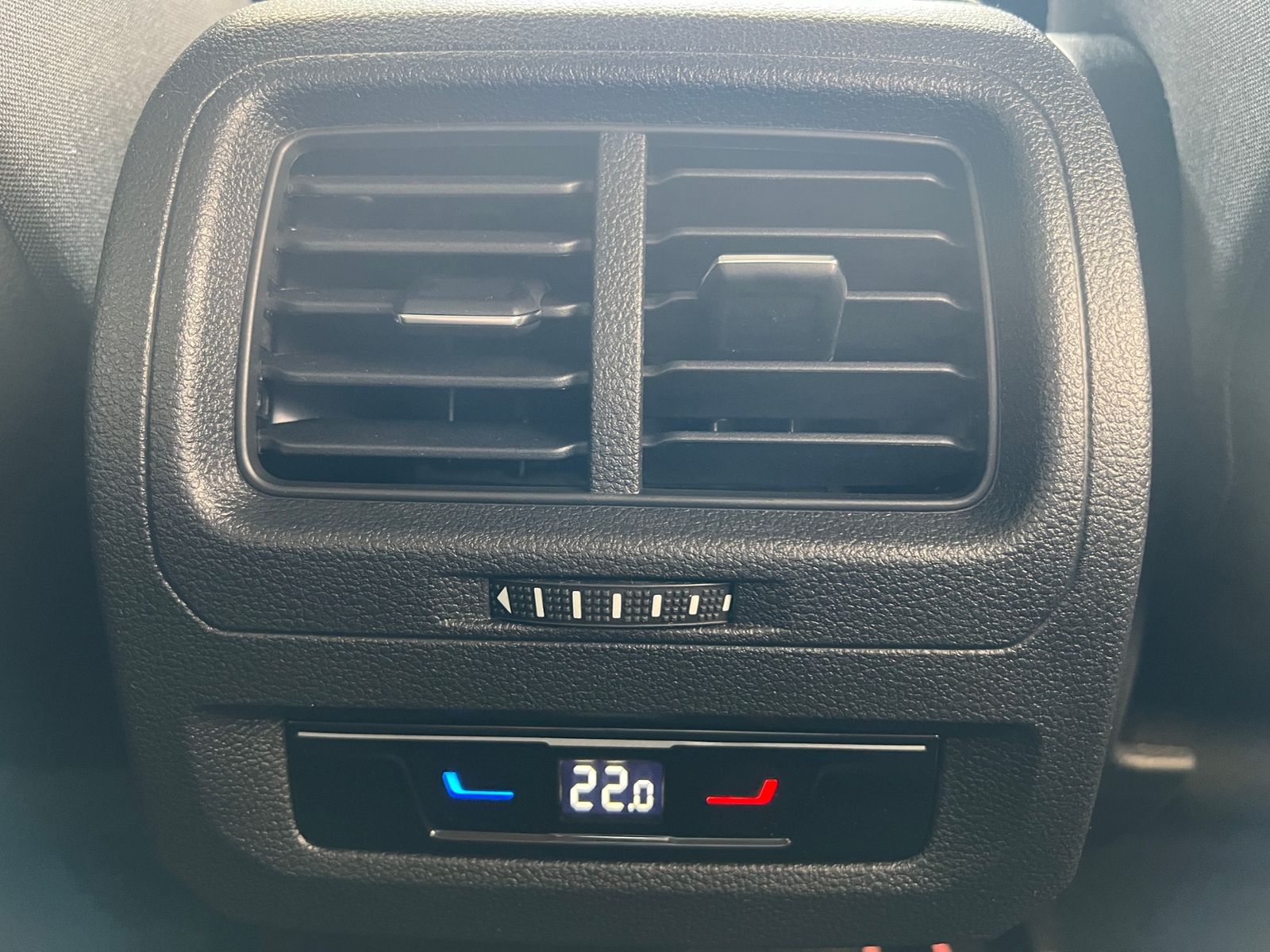 Fahrzeugabbildung Volkswagen Touran Comfortline 1.5 TSI DSG *AHK, LED, 7Sitze