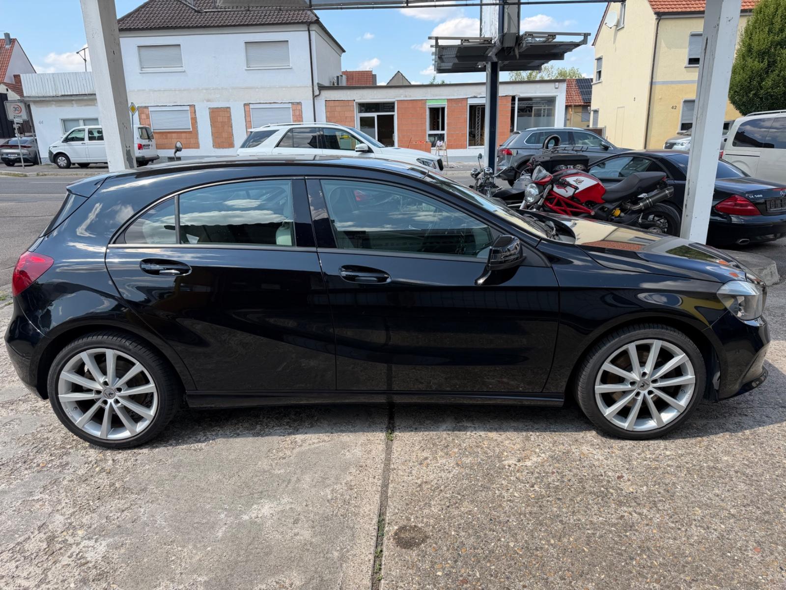 Mercedes-Benz A 250*Leder*NAVI*PTC*Standhzg*Tempomat*Alu18Zoll