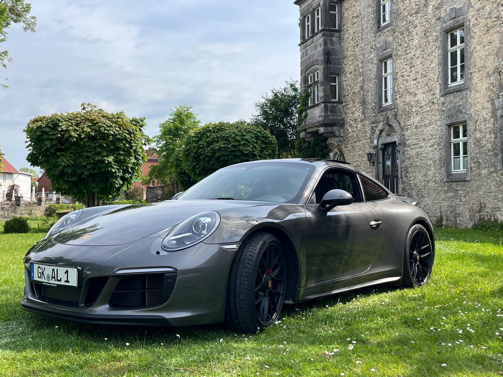 Porsche 911 Carrera GTS
