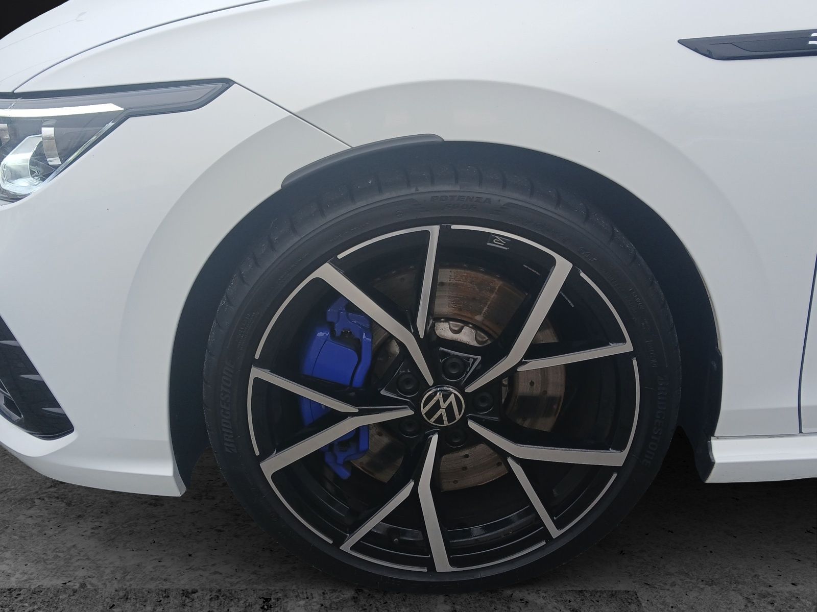 Fahrzeugabbildung Volkswagen Golf VIII Variant R DSG 4M LEDplus AHK Navi Harm