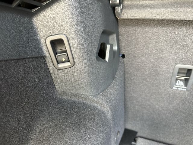 Volkswagen Golf VIII 1.5TSI Life AHK Rkam Keyless HuD Navi