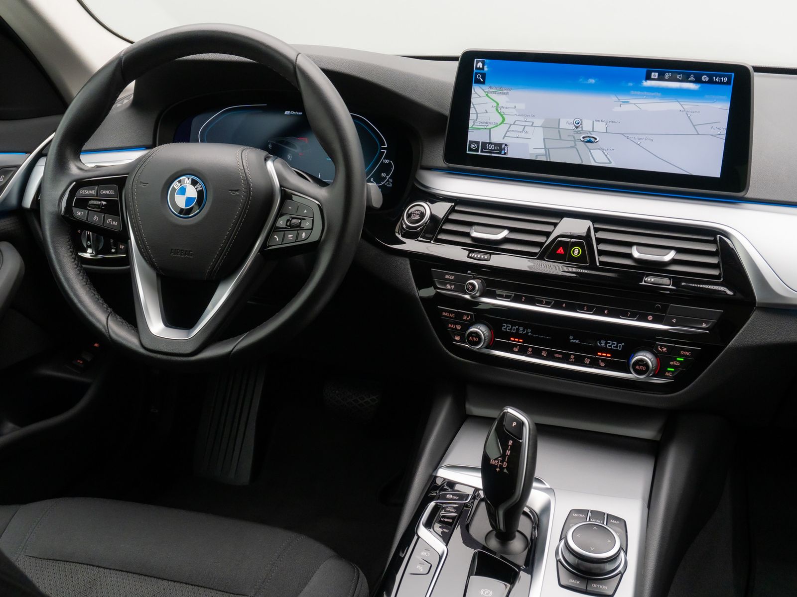 Fahrzeugabbildung BMW 520e Alarm Komfort PDC DAB GeschwindigReg 18Zoll