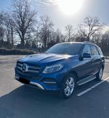 Mercedes-Benz GLE 400 4MATIC -  brilliantblau metallic, 1. Han - blaue Mercedes-Benz GLE-Klasse
