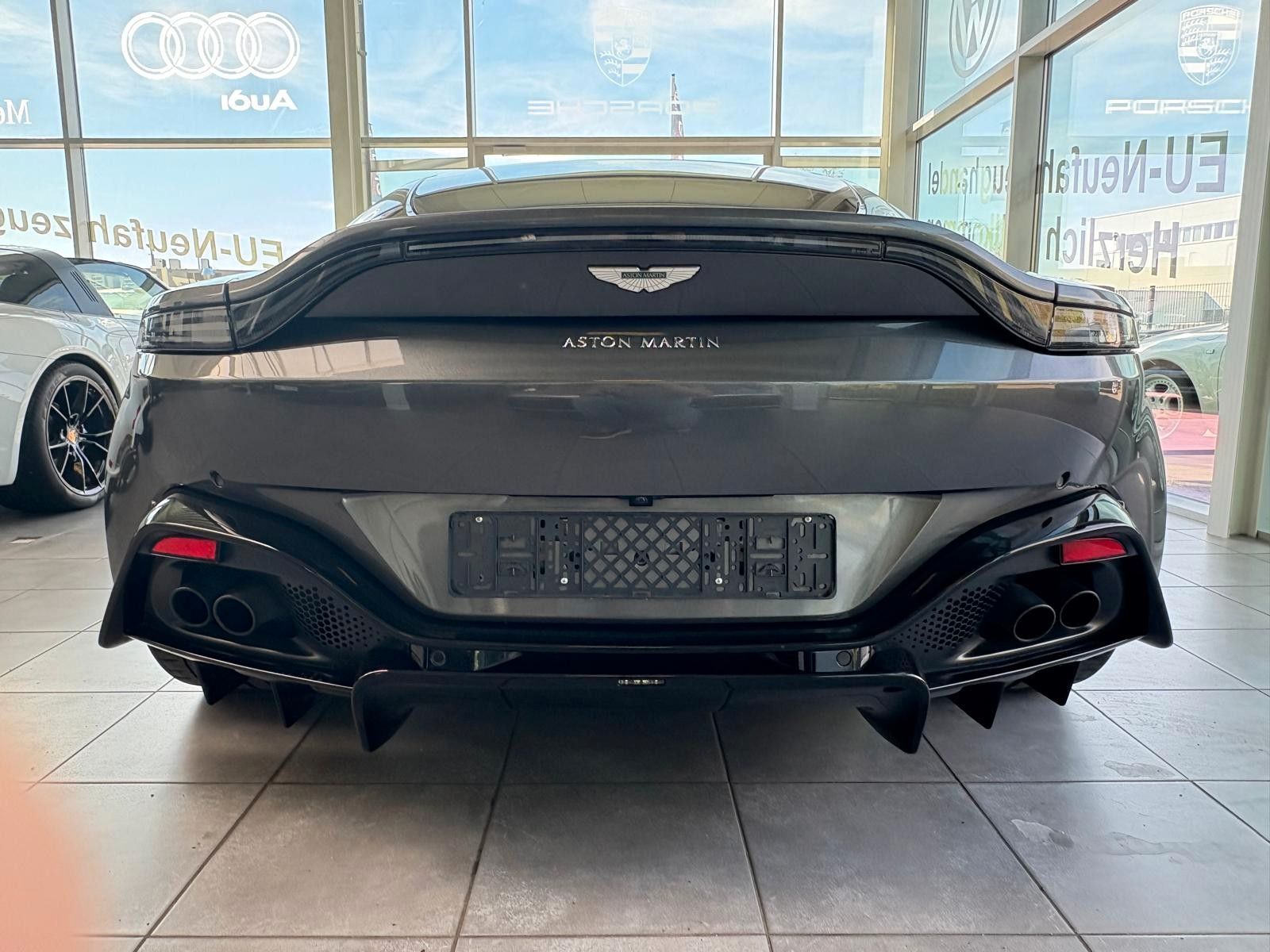 Fahrzeugabbildung Aston Martin V8 Vantage 4.0 V8 voll sehr gepflegt