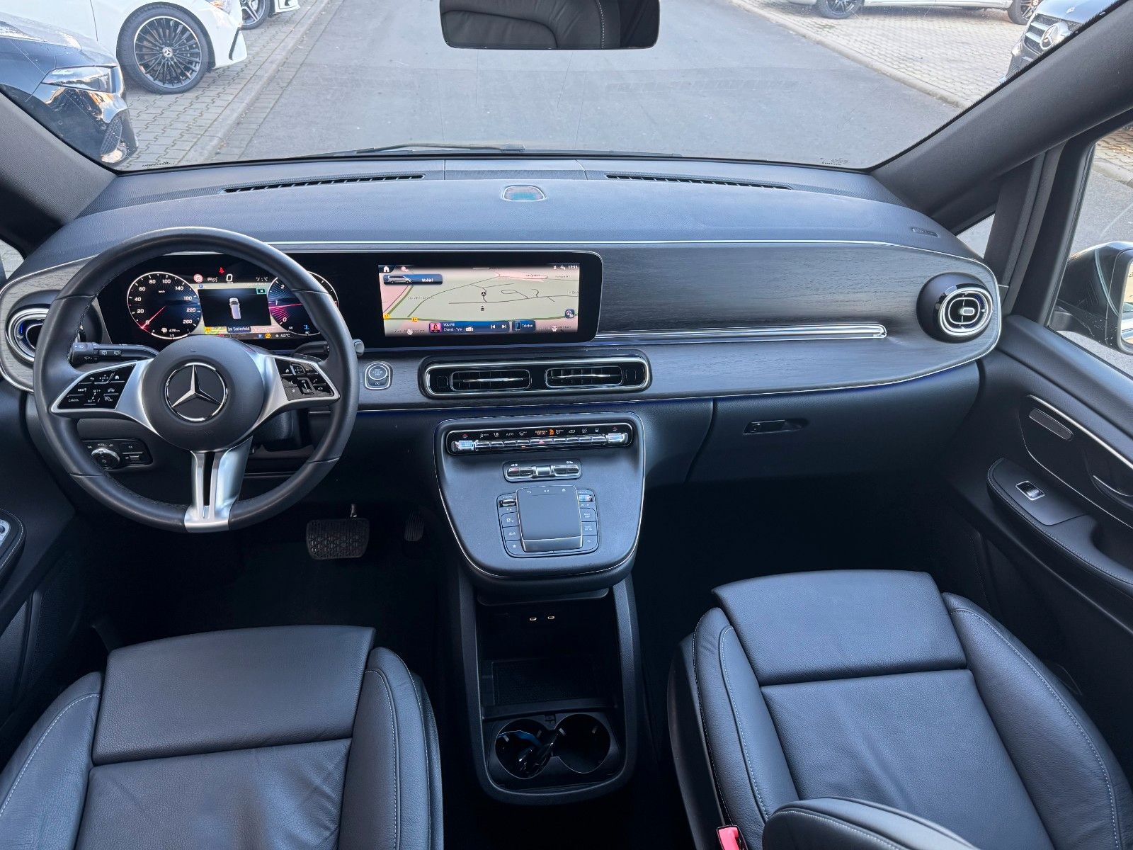 Fahrzeugabbildung Mercedes-Benz V 300 d AVA Extral Standheiz DISTRONIC