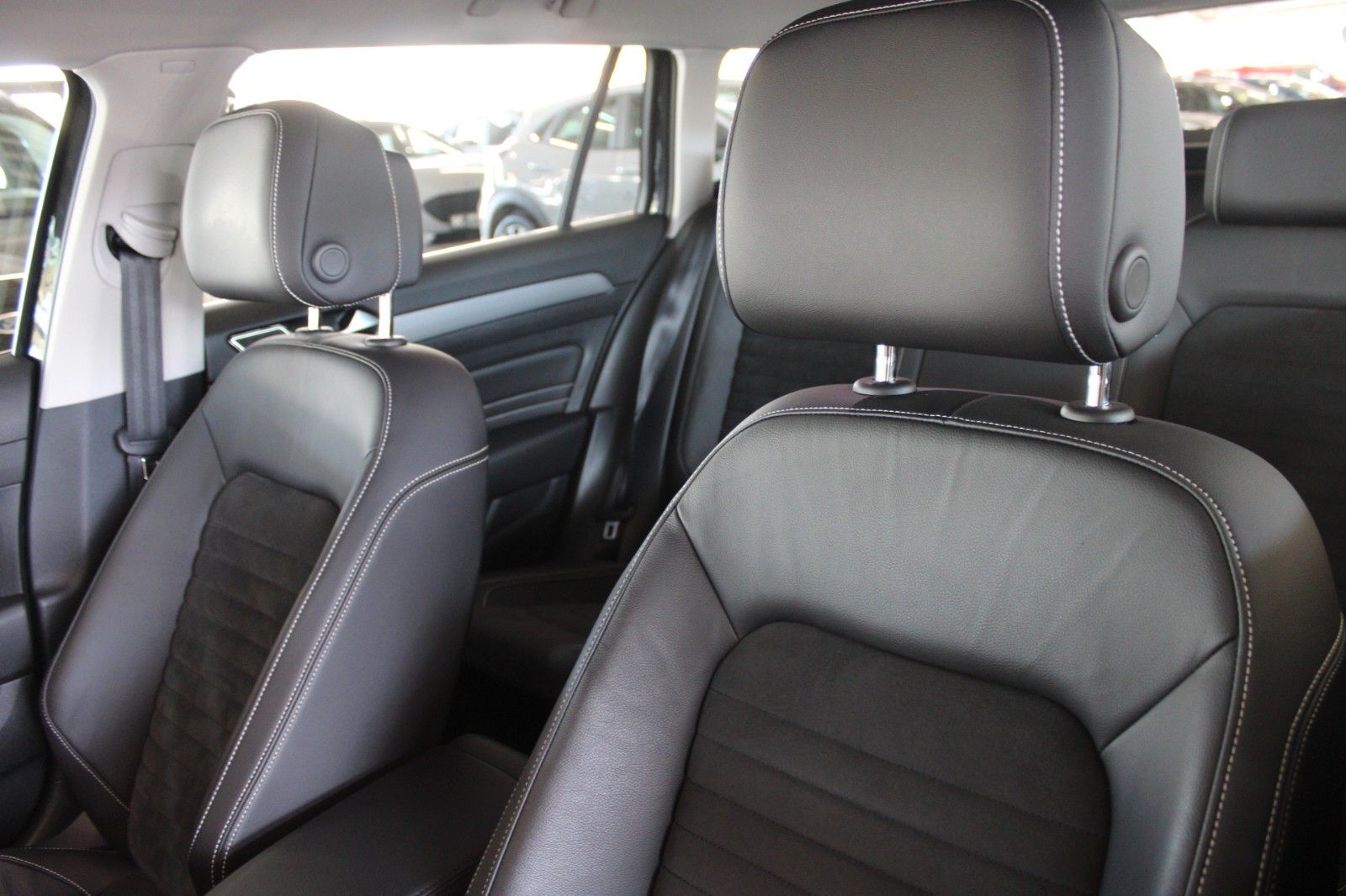 Fahrzeugabbildung Volkswagen Passat 2.0 TDI DSG Elegance LED CAM ACC NAVI uvm