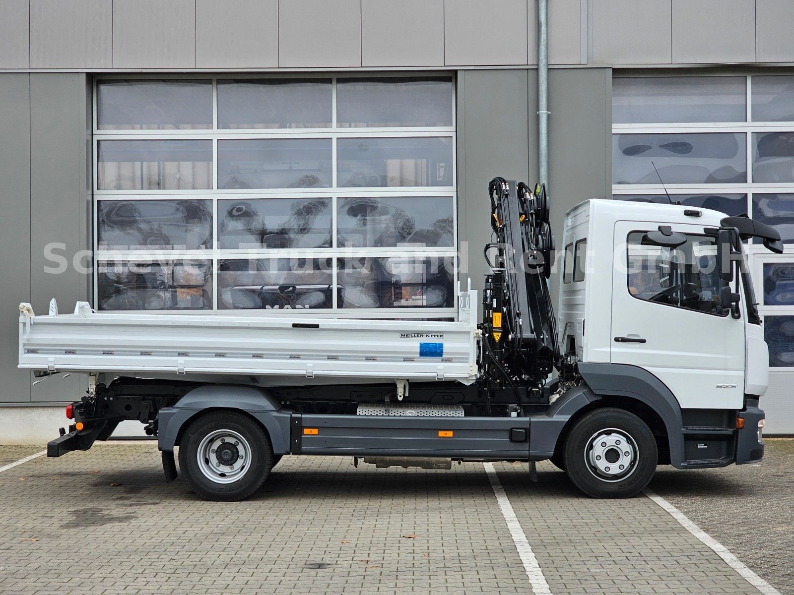 Fahrzeugabbildung Mercedes-Benz 923 Atego Dreiseitenkipper MEILLER + HIAB 072