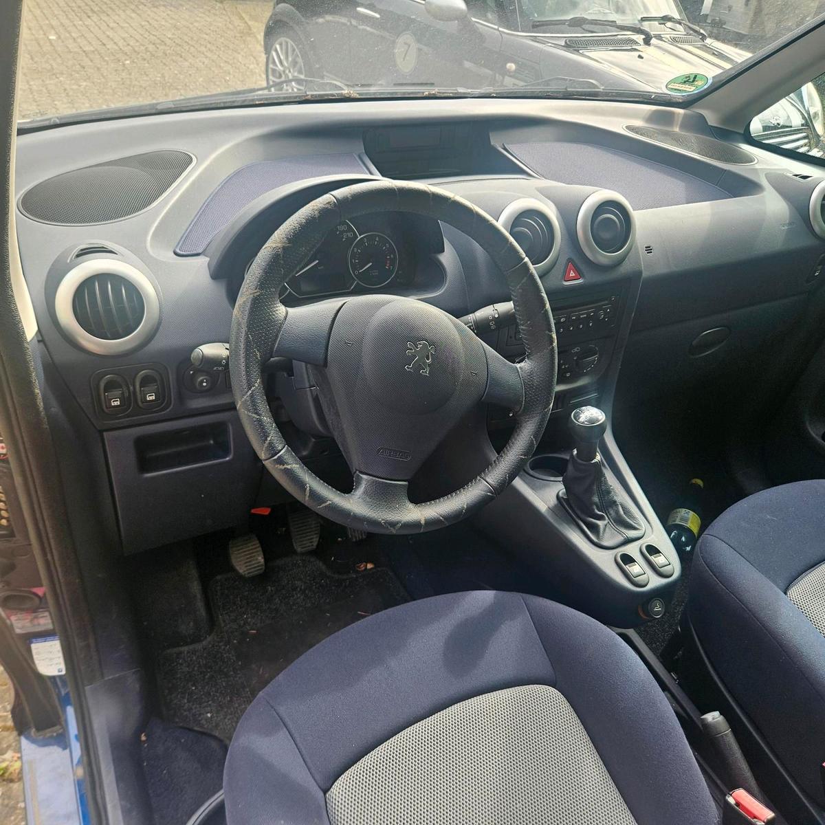 Peugeot 1007 2006 — engine 88 HP (65kW)