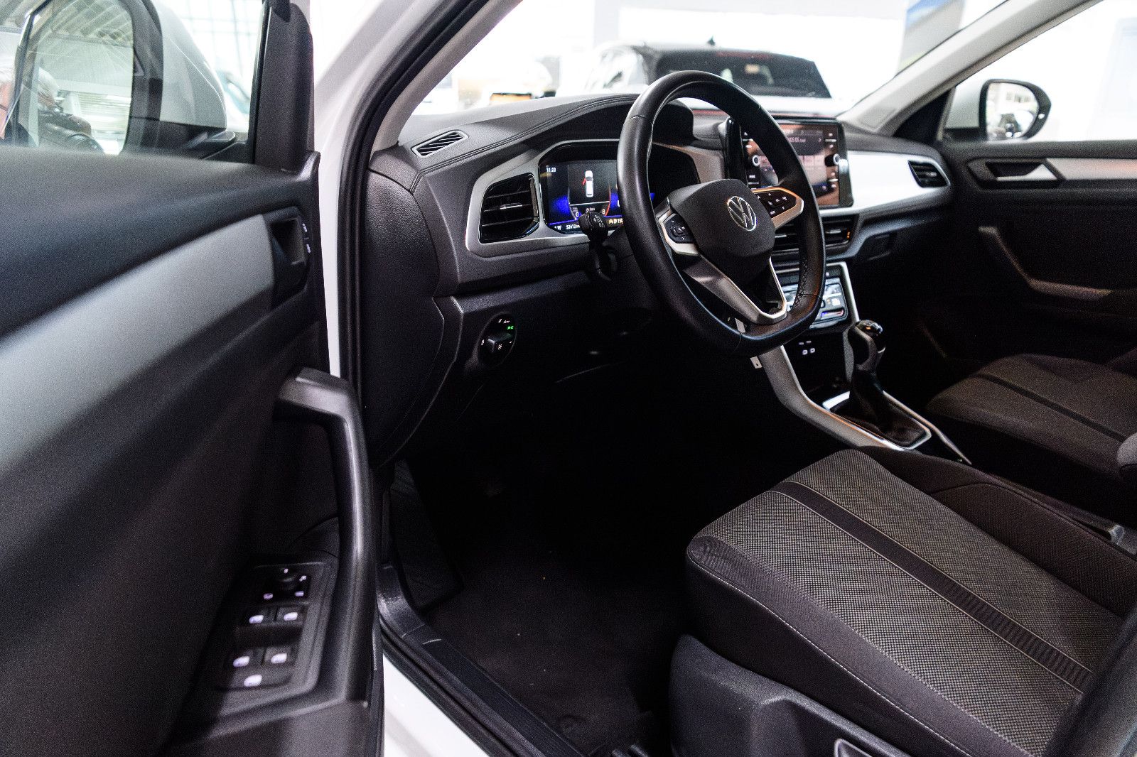 Fahrzeugabbildung Volkswagen T-Roc Life 1.0 TSI NAVI+PDC+SHZ+APP