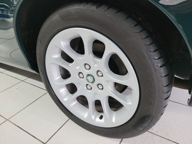 Fahrzeugabbildung Jaguar XK8/Deutsch/Scheckheft/Beste Farbgebung+Zustand