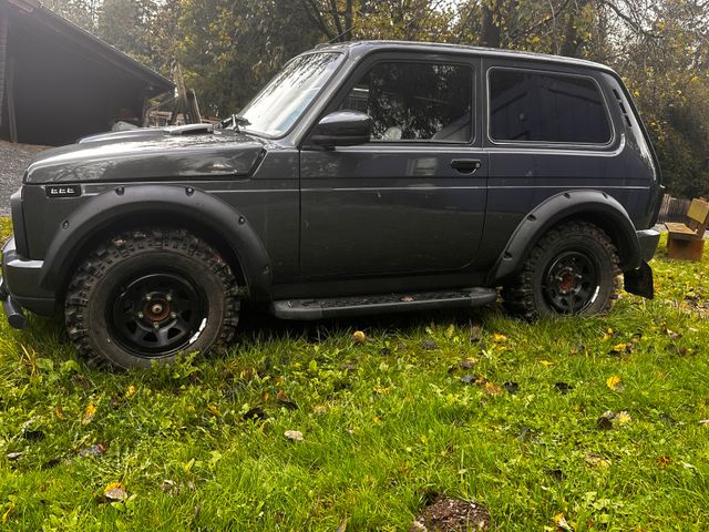 Lada Taiga Urban Plus 4x4 Schöner Umbau