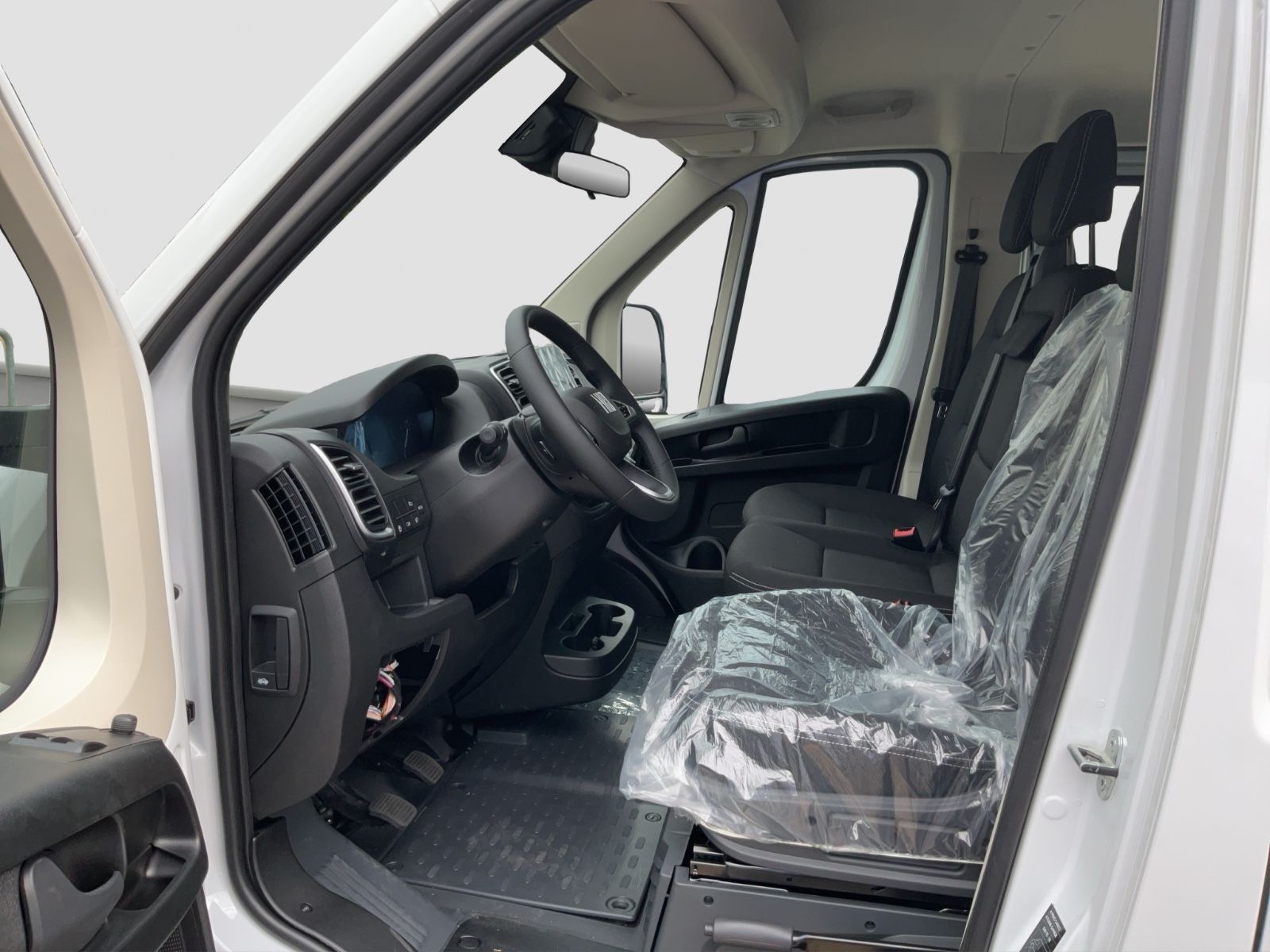 Fahrzeugabbildung Fiat Ducato 3- Seiten- Kipper Doppelkabine L3 140 PS