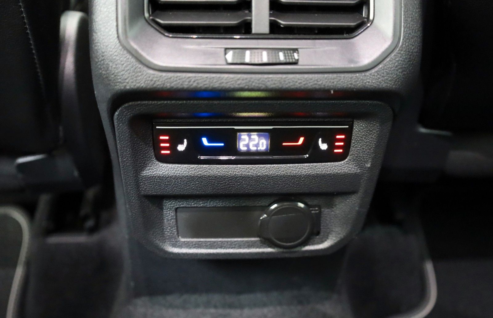 Fahrzeugabbildung Volkswagen Tiguan Allspace R-Line 4M LED,Navi,PDC,AHK