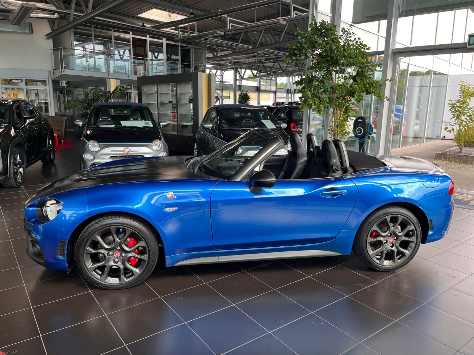 Fahrzeugabbildung Abarth 124 Spider NAVI KLIMA LED LEDER ALU BOSE