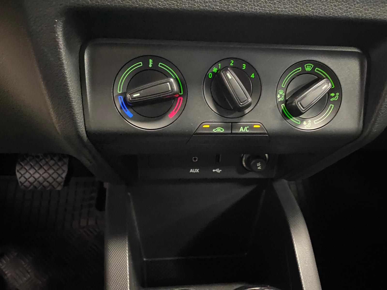 Fahrzeugabbildung SKODA Fabia 1.0 TSI DSG Ambition+Allwetter+PDC+1.Hand+