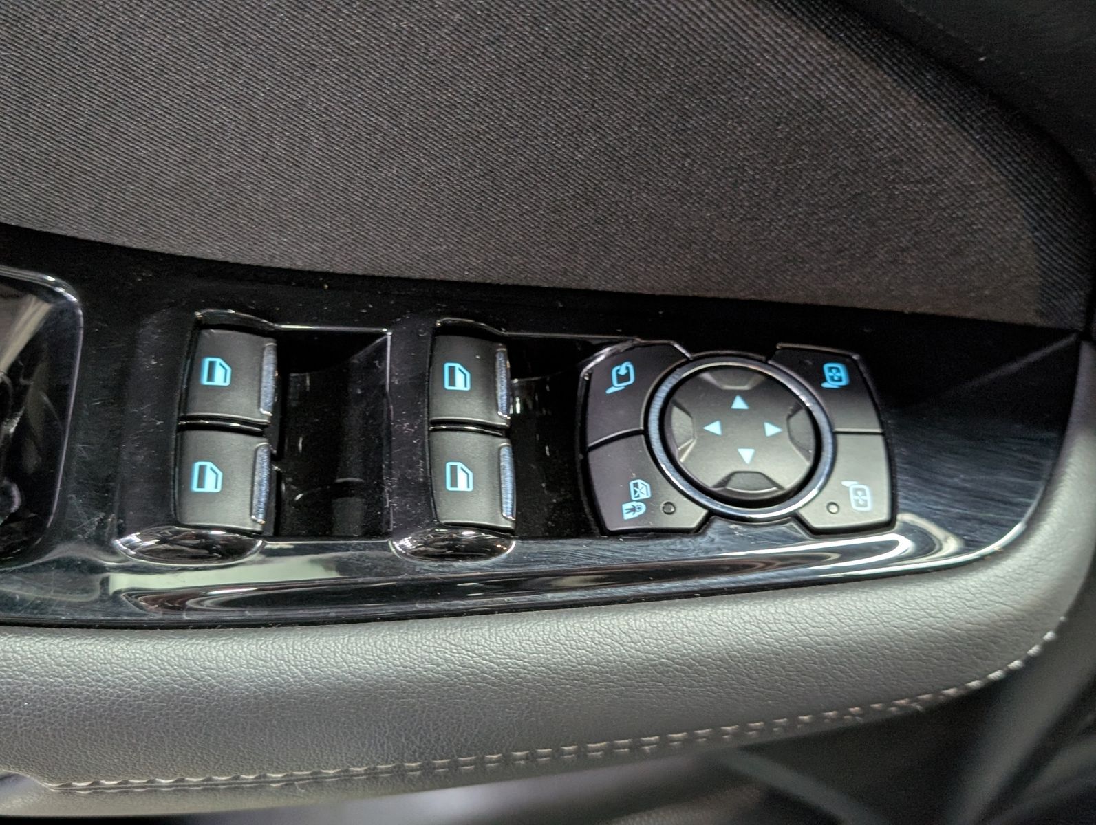 Fahrzeugabbildung Ford S-MAX Titanium TEMP KAM XENON NAVI 7-SITZER SHZ