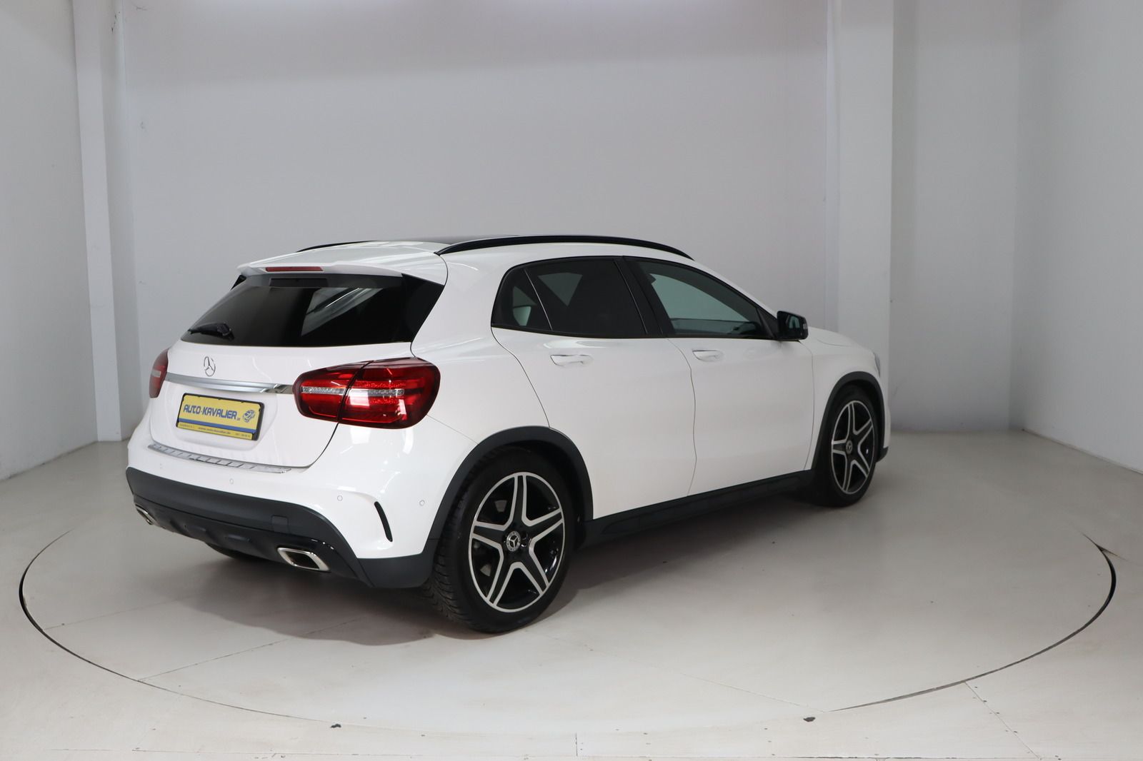 Fahrzeugabbildung Mercedes-Benz GLA 220 d AMG-line * LED * Navi * Pano