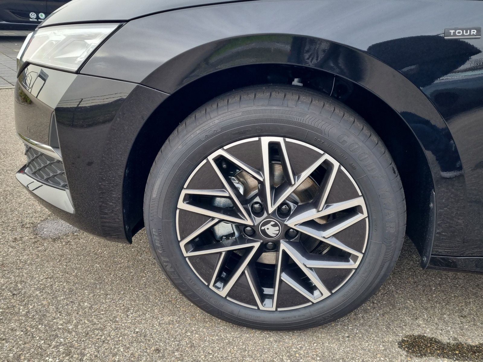 Fahrzeugabbildung SKODA Octavia Combi Tour 2,0 TDI 110KW/150PS AHK
