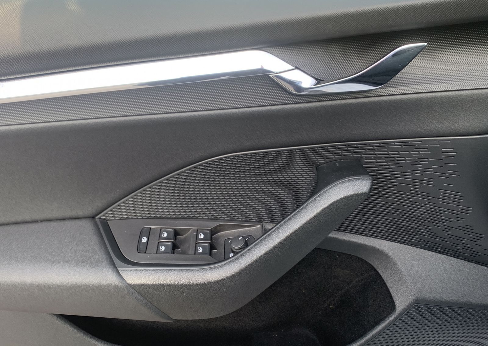 Fahrzeugabbildung SKODA Octavia 2.0 TDI*AHK*LED*HeadUp*Cam*Navi*ACC*