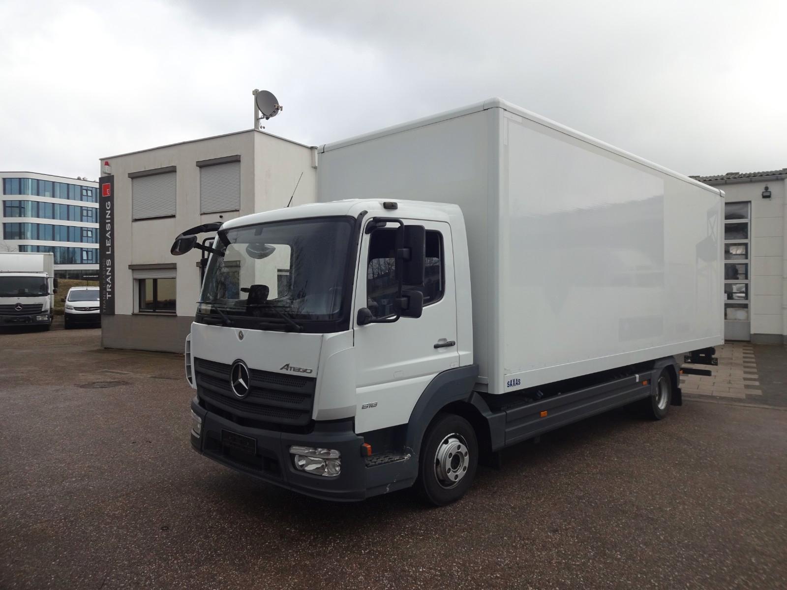 Mercedes-Benz Atego 818, Koffer mit Rolltor