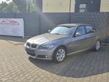 BMW 3er Lim. 320i E90 Automatik 1. Hand wenig KM - BMW 320: E90