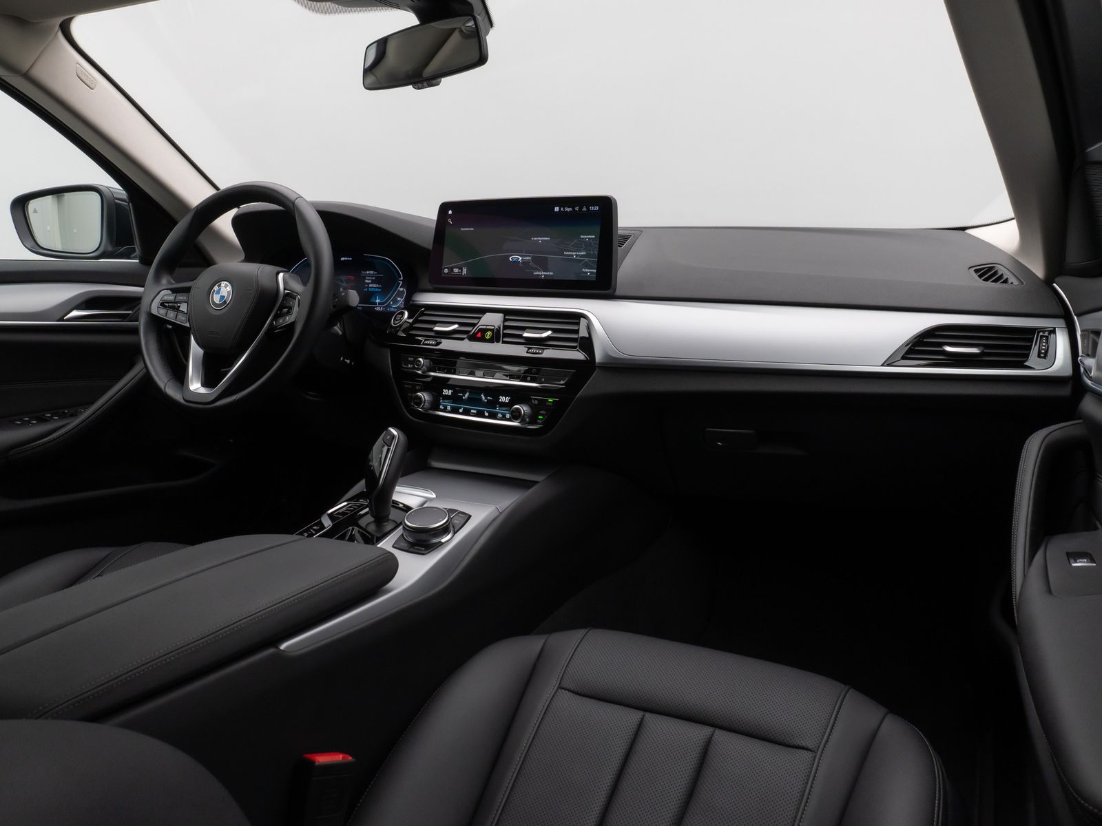 Fahrzeugabbildung BMW 530e Kamera DAB HiFi Leder 4xKlima Alarm 18Zoll