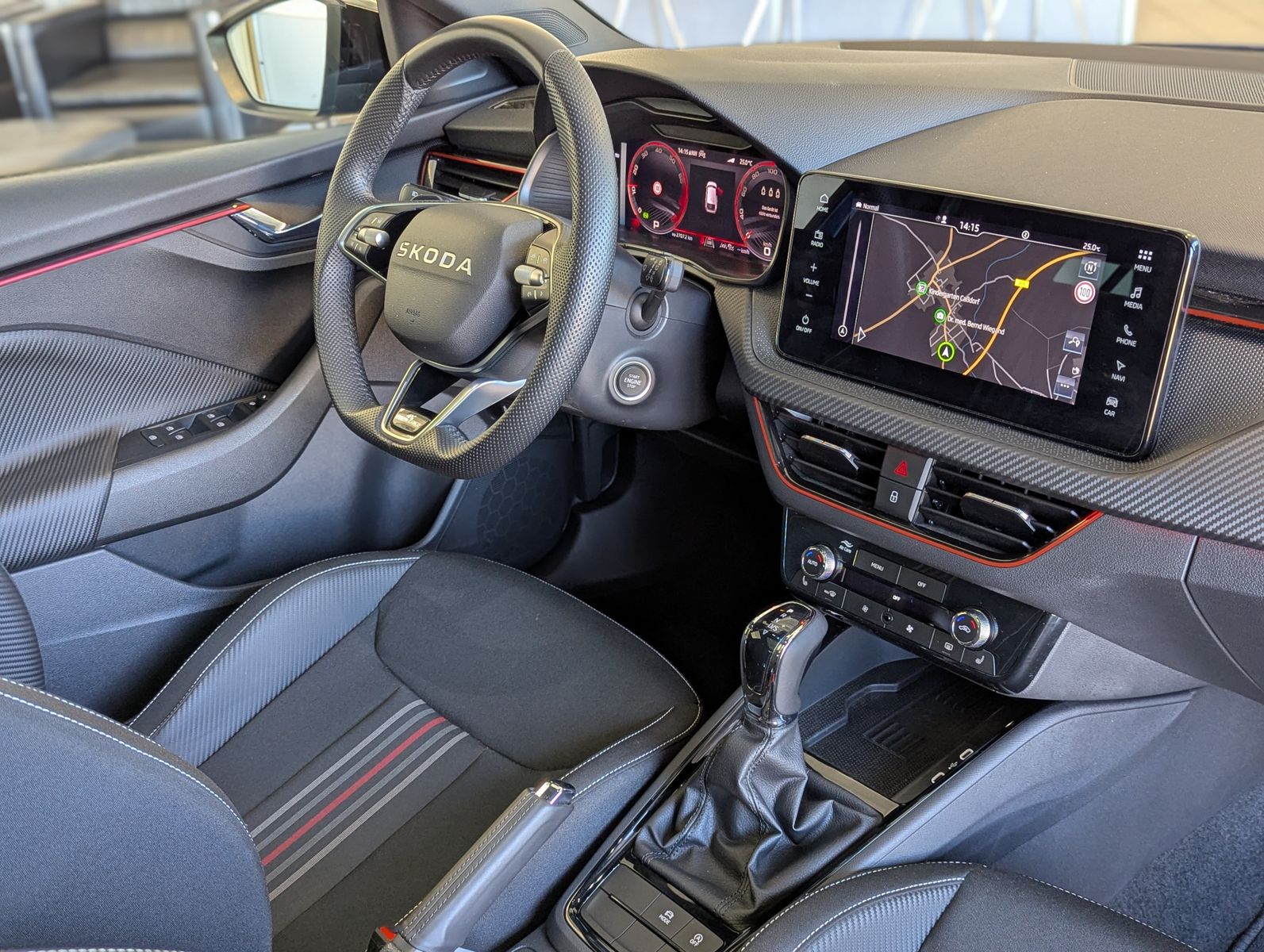 Fahrzeugabbildung SKODA Scala 1.5 TSI DSG Monte Carlo Kamera ACC LED 18"