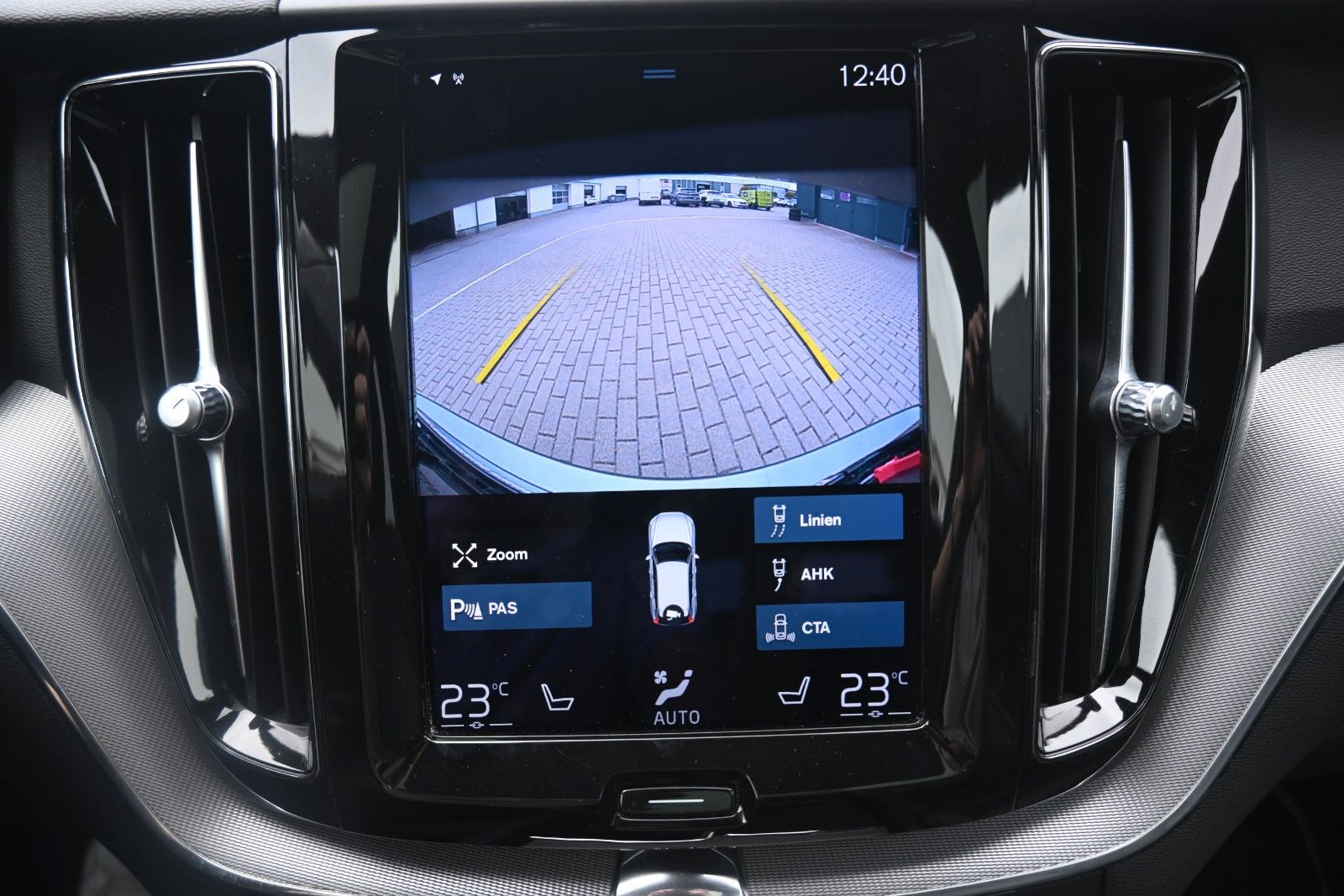 Fahrzeugabbildung Volvo XC60 B4 D AWD R Design*STDHZG*PANO*RFK*ACC