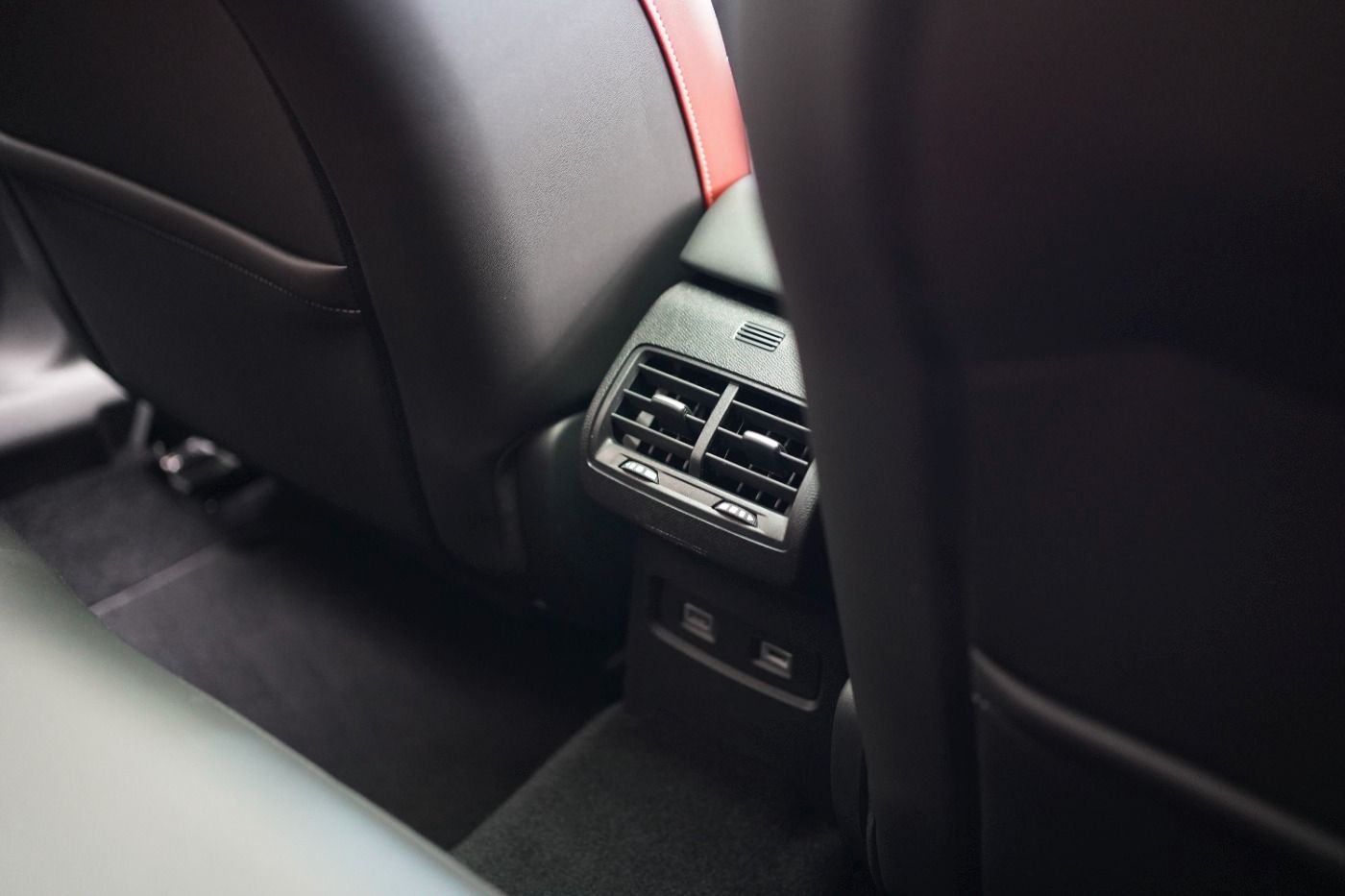 Fahrzeugabbildung Citroën C4 PureTech 155 EAT8 Shine Automatik Leder Navi